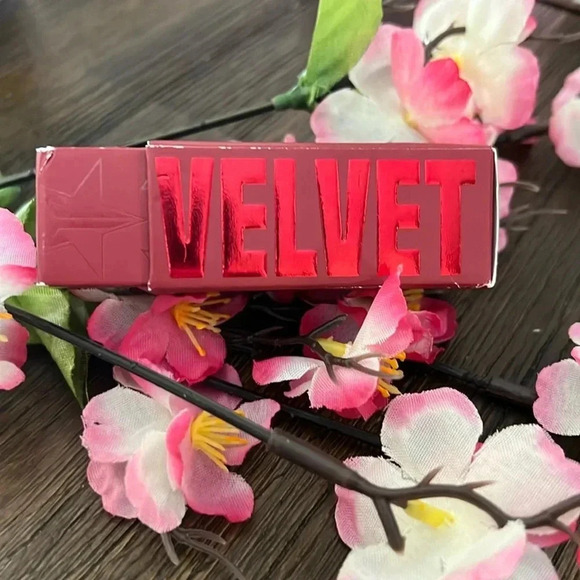 JEFFREE STAR COSMETICS Velvet Trap Lipstick - Mouse Trap - Picture 3 of 4